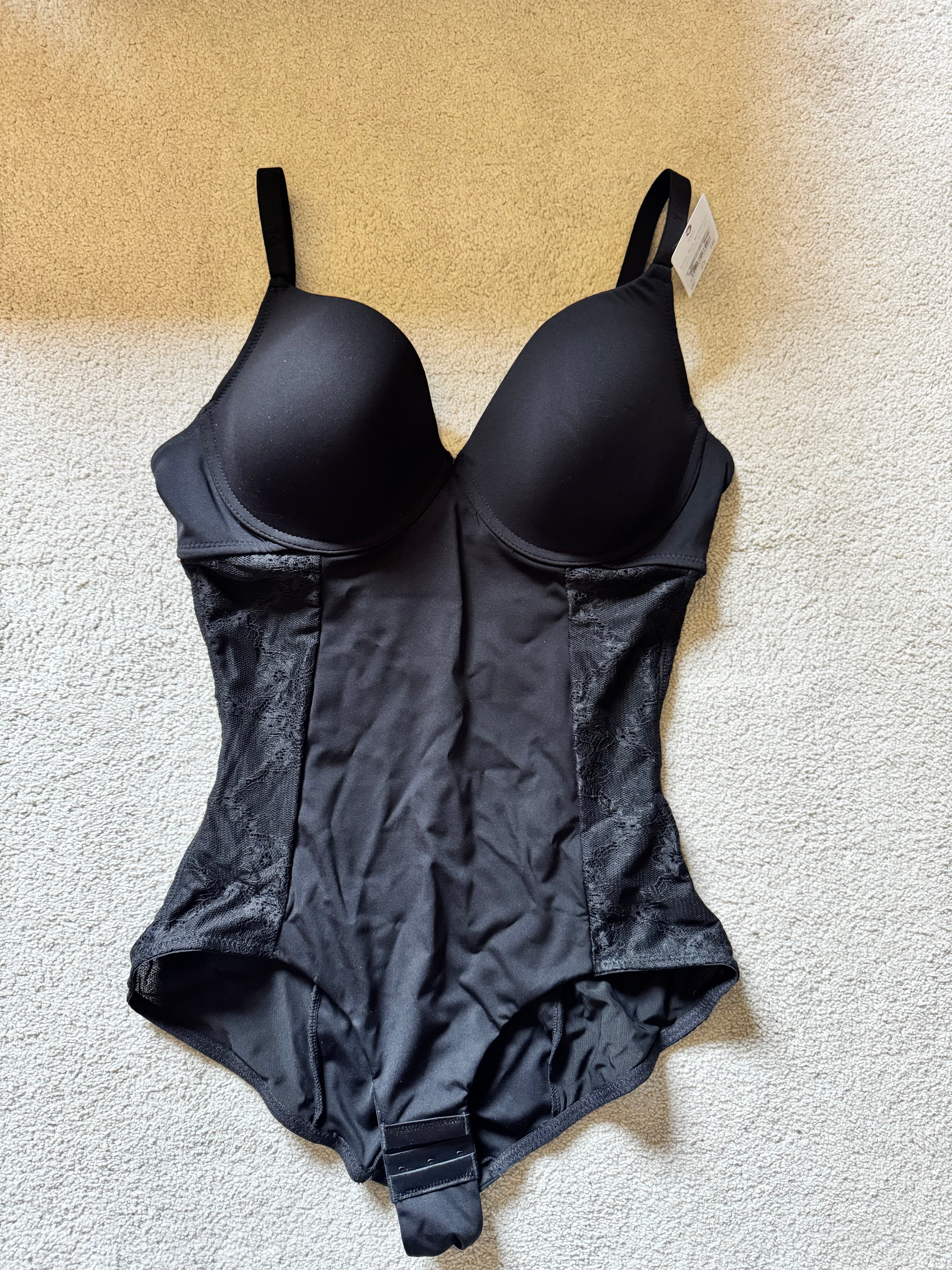 Corpo Modelador com Painéis de Renda