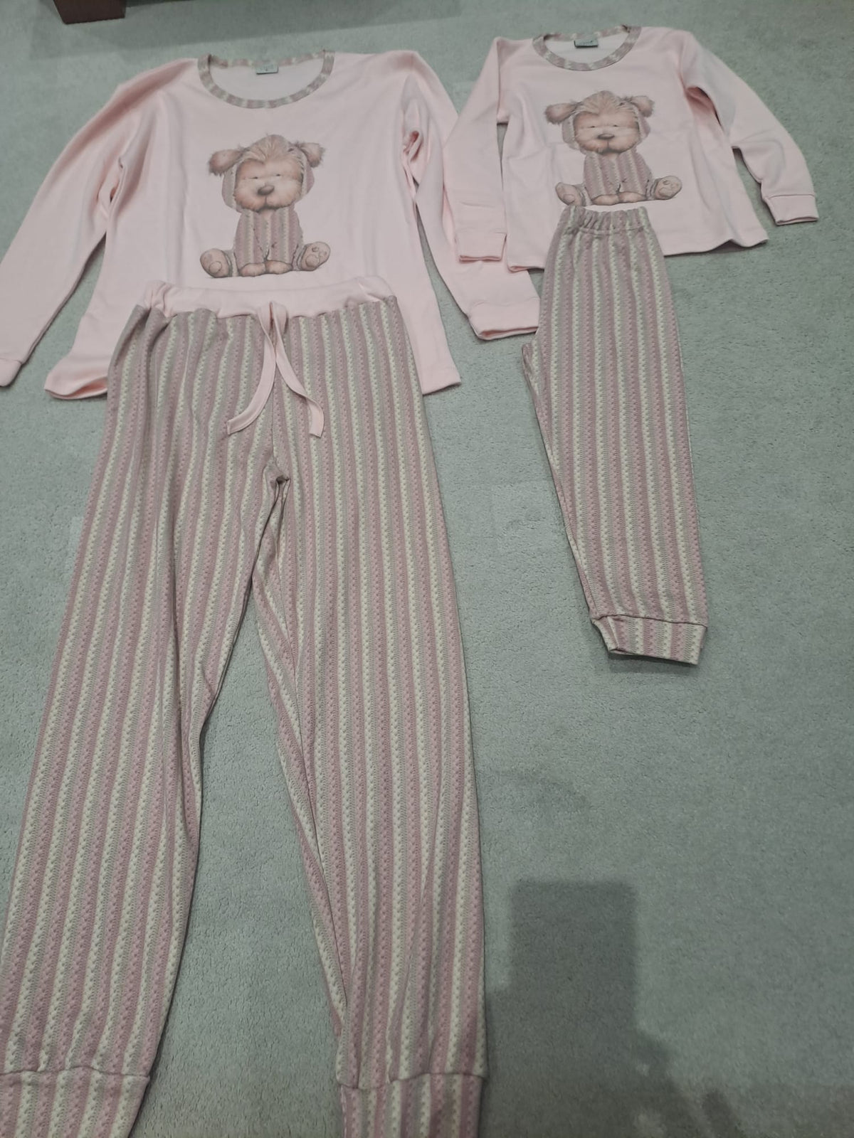 Conjunto de Pijama a Combinar Mãe e Filha com Estampado de Cão